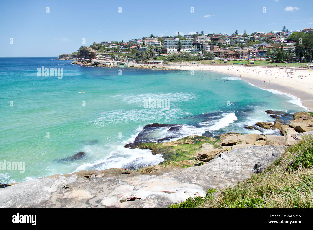 La plage de Bondi à Sydney, Australie. Plage idyllique dans la banlieue est de Sydney. Banque D'Images