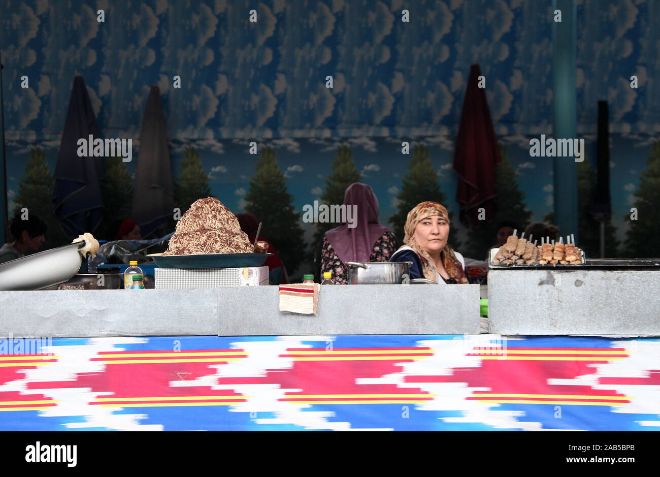 Chorsu Bazaar décroche à Tachkent en Beshbarmak traditionnels de vente Banque D'Images