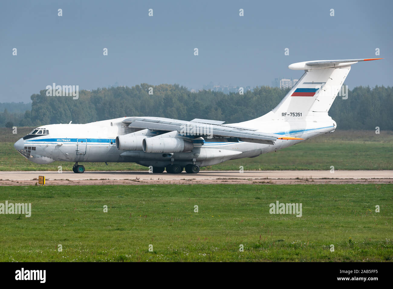 Un Iliouchine Il-76MDK les avions de l'Agence spatiale russe (Roskosmos) utilisé pour la formation des cosmonautes au Salon Maks airshow 2019. Banque D'Images