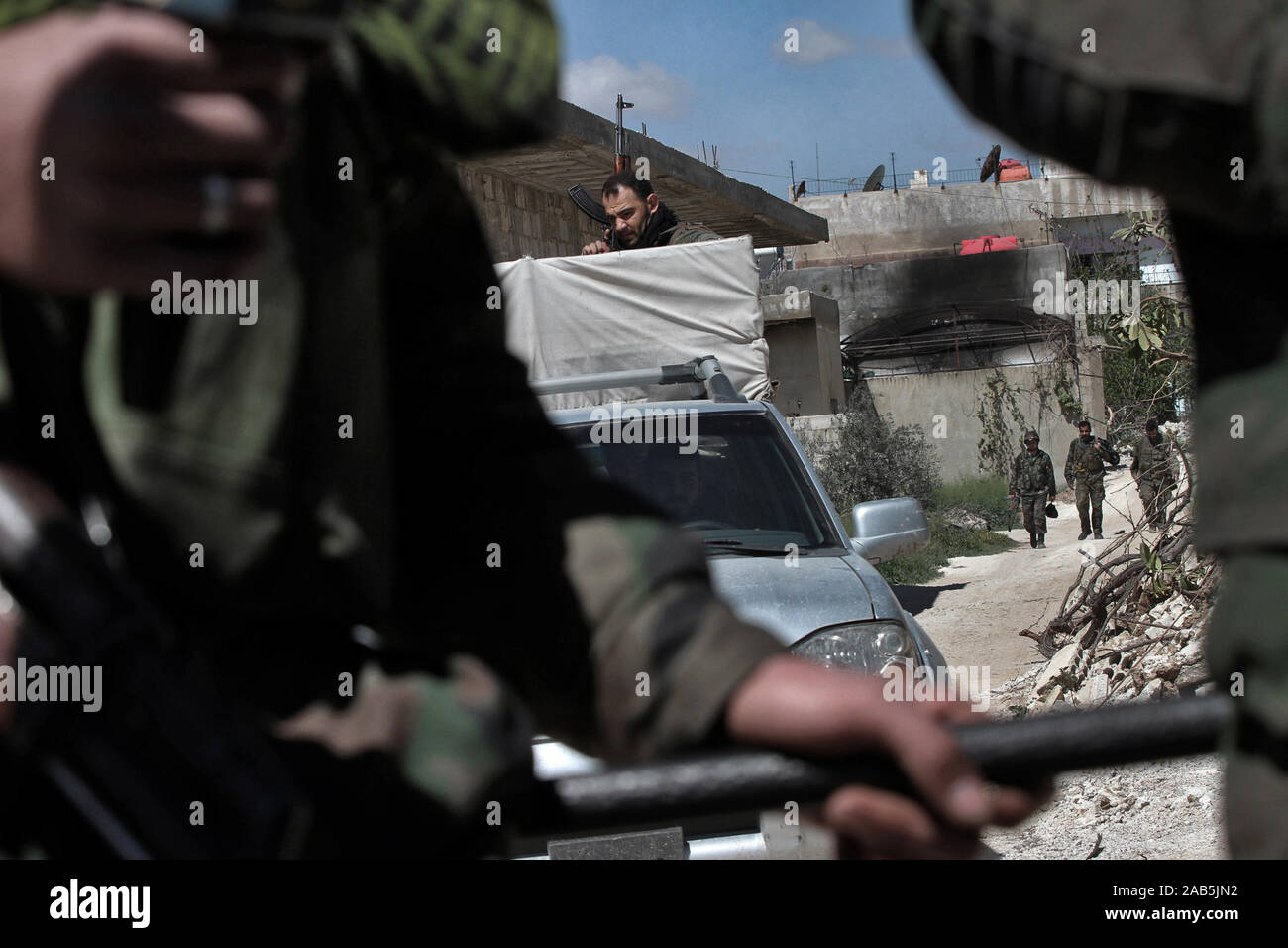 L'armée syrienne se préparent à se battre avec les rebelles dans la ville de Deraa, dans le sud-ouest de la Syrie.Le 15 avril 2013. Photo par:Hassan Ghaedi. Banque D'Images