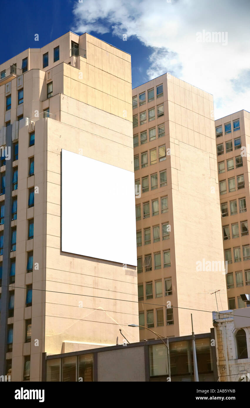 Une photographie d'un mur publicitaire dans la ville Banque D'Images