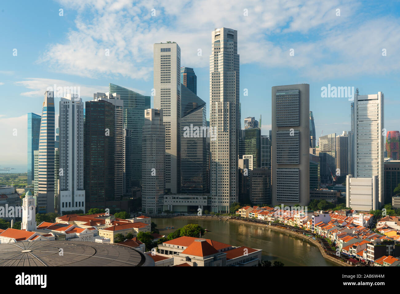 Panorama du quartier des affaires de Singapour et toits de gratte-ciel au lever du soleil à Marina Bay, Singapour. Le tourisme asiatique, ville moderne, de la vie ou de l'entreprise f Banque D'Images