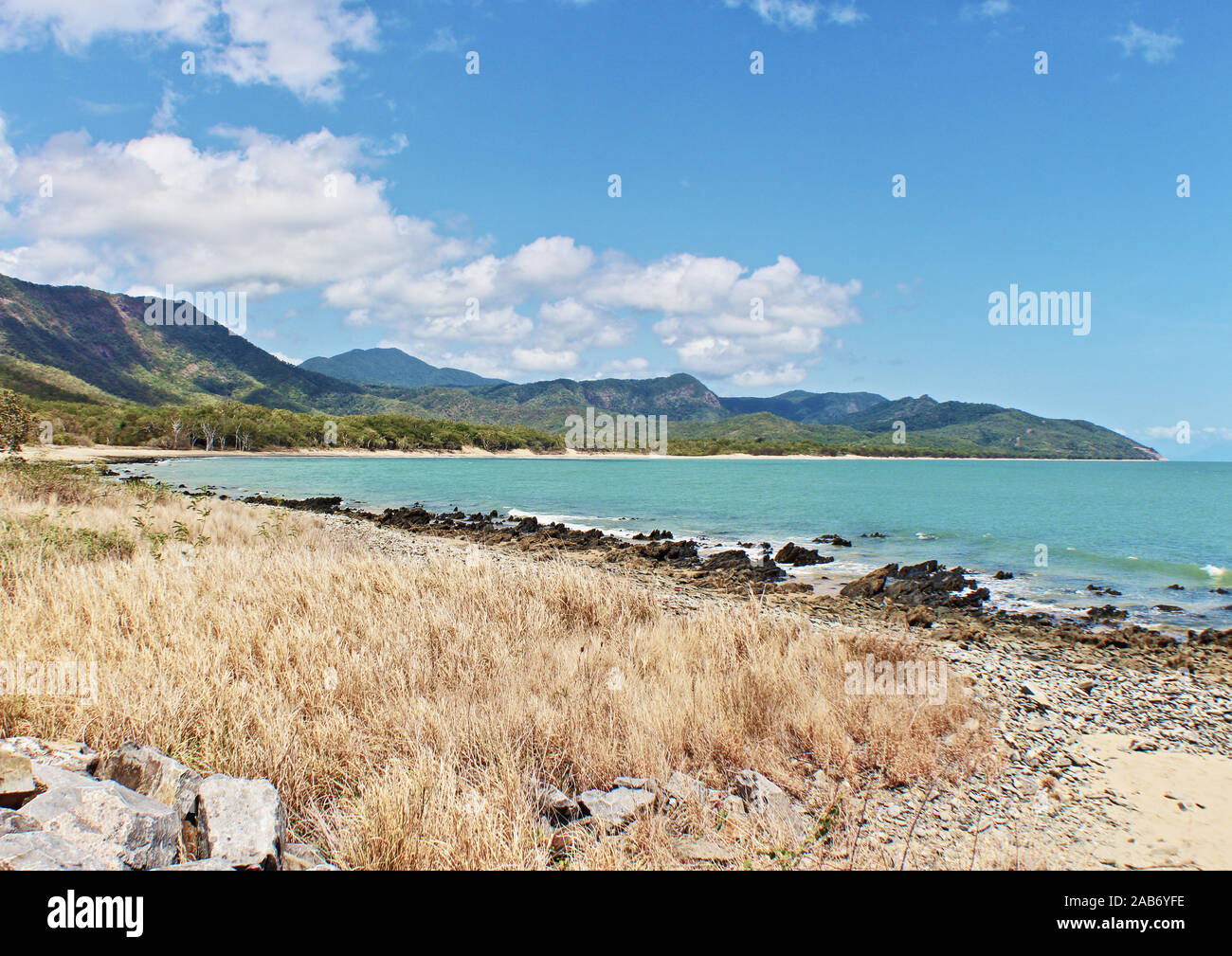 La belle vue d'ensemble de la cove plage Wangetti à Rex Lookout pointe de la Grande Barrière de corail dur de partir de Cairns QLD Australie Banque D'Images