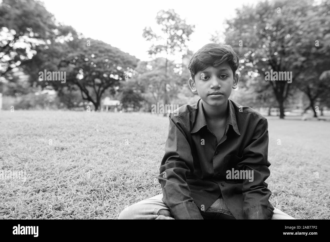 Portrait de jeune garçon indien au parc de détente Banque D'Images