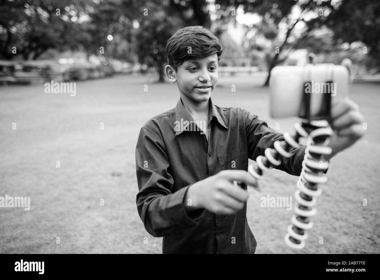 Portrait de jeune garçon indien au parc de détente Banque D'Images