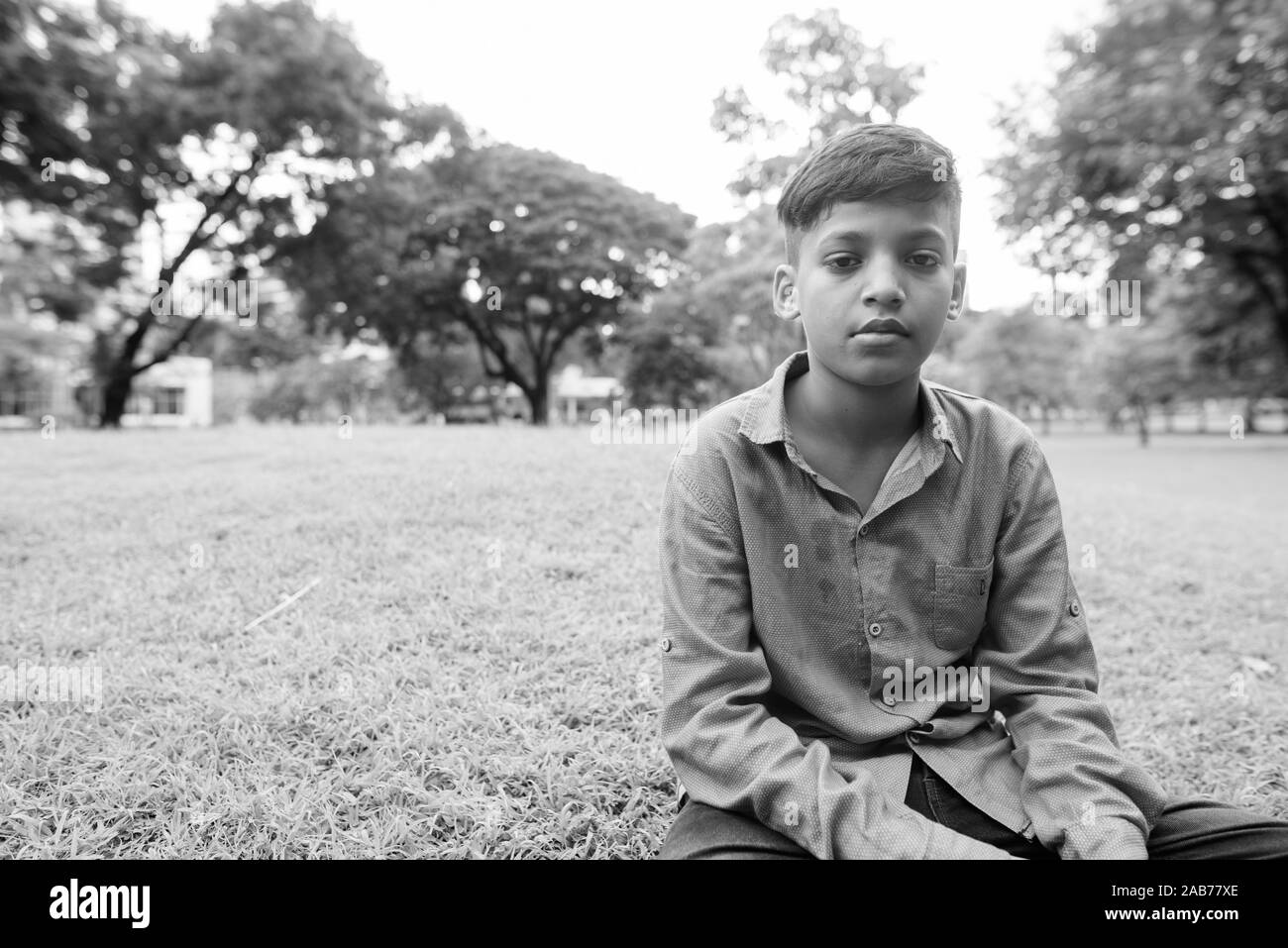 Portrait de jeune garçon indien au parc de détente Banque D'Images