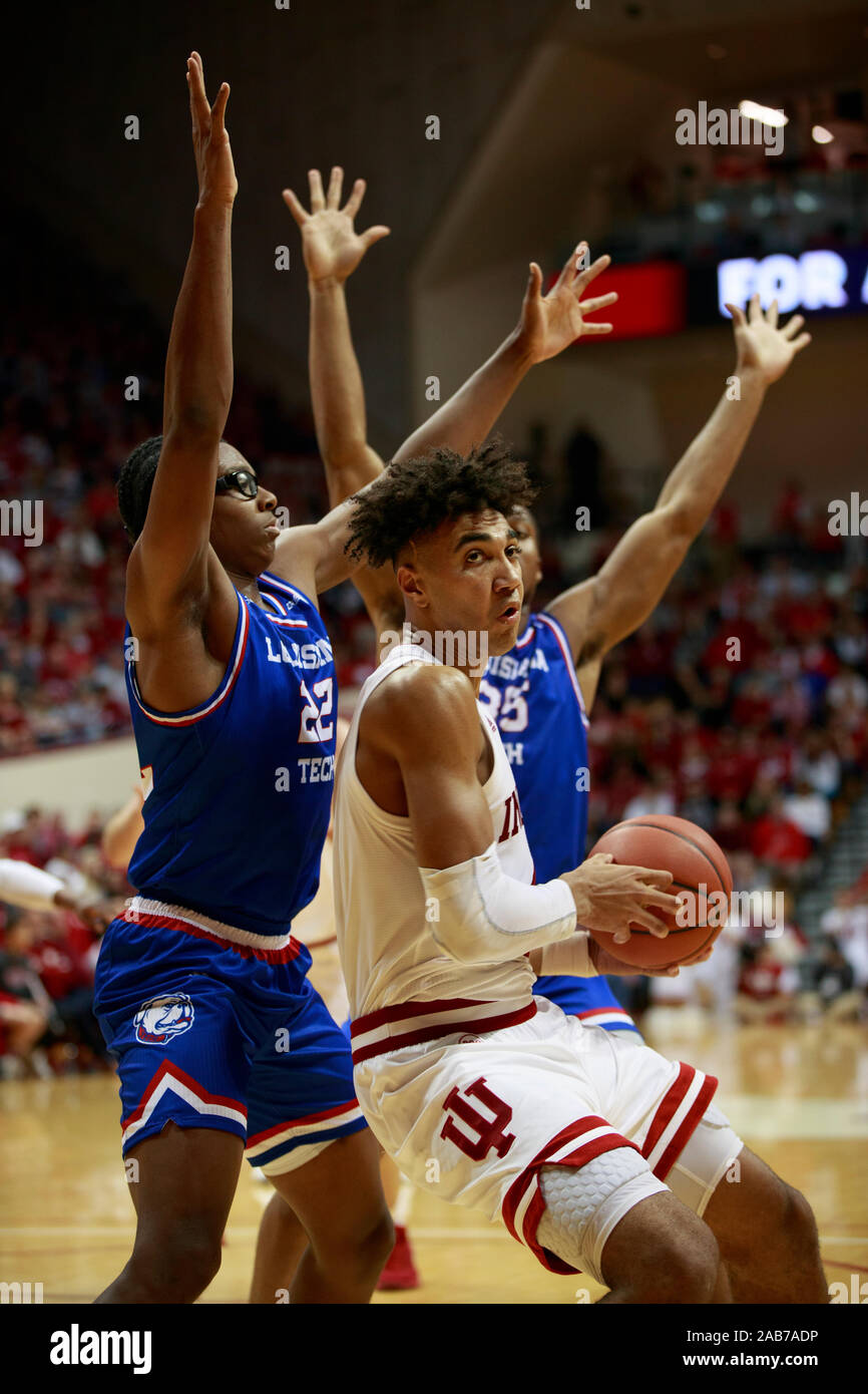 Indiana University's Trayce Jackson-Davis joue contre Louisiana Tech pendant un match de basket-ball de NCAA college de l'EI à l'Assembly Hall à Bloomington.Les Hoosiers battre les Bulldogs 88 à 75. Banque D'Images