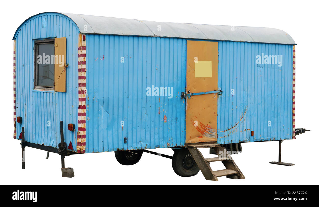 Un vieux bleu de remorque a été une fois utilisé pour transporter les artistes de cirque. Iisolated objet extérieur Banque D'Images