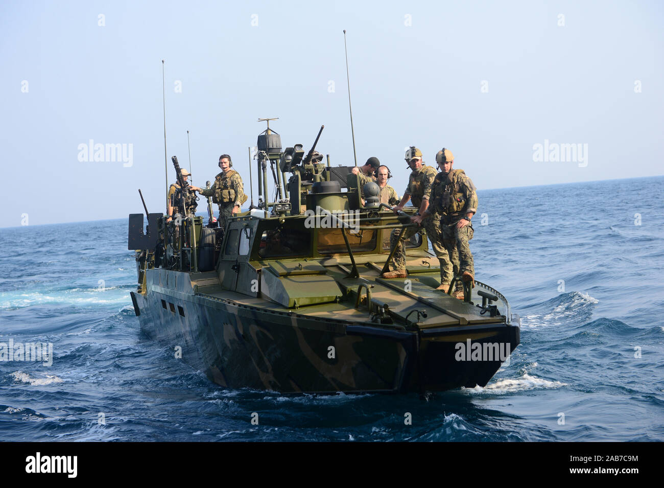 (Oct. 26, 2012) marins affectés à l'Escadron fluviales (RIVRON) 2 Conduite des opérations de patrouille dans la mer d'Oman. RIVRON-2 est déployé avec le Commandant, Groupe opérationnel canadien 56,7, qui fournit les opérations de sécurité maritime et les efforts de coopération en matière de sécurité dans le théâtre dans la 5e Flotte des États-Unis zone de responsabilité. Banque D'Images