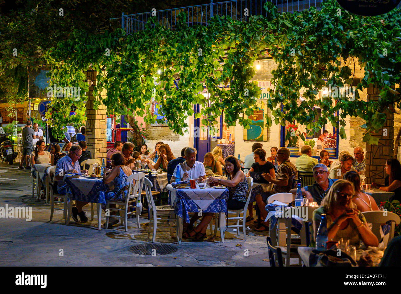Repas Grece Restaurant grec traditionnel Banque de photographies et d’images à ...
