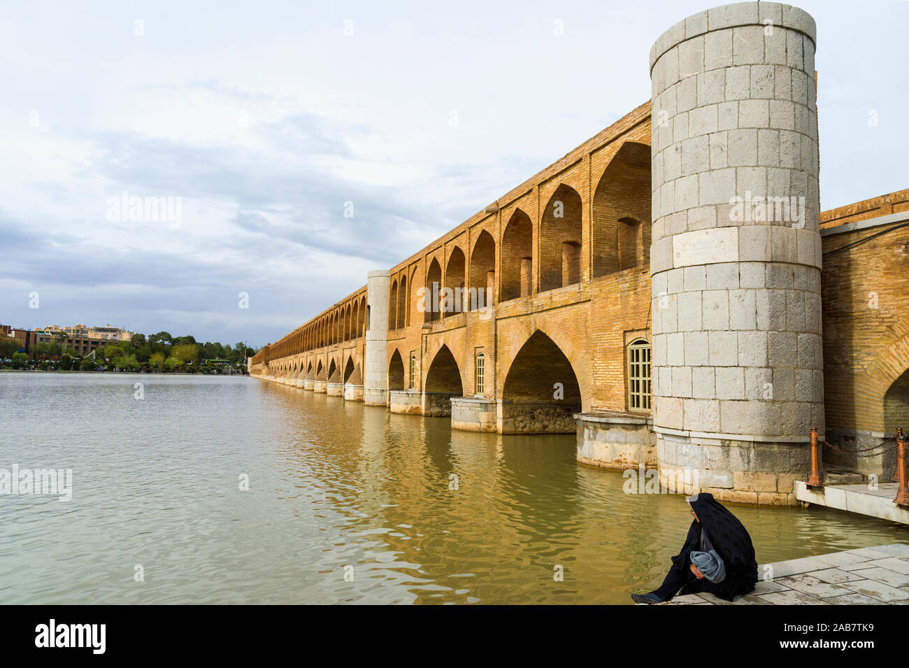 Si-o Se Pont Allahverdi Khan Pol (Pont) sur la rivière Zayanderud, Ispahan, Iran, Moyen-Orient Banque D'Images