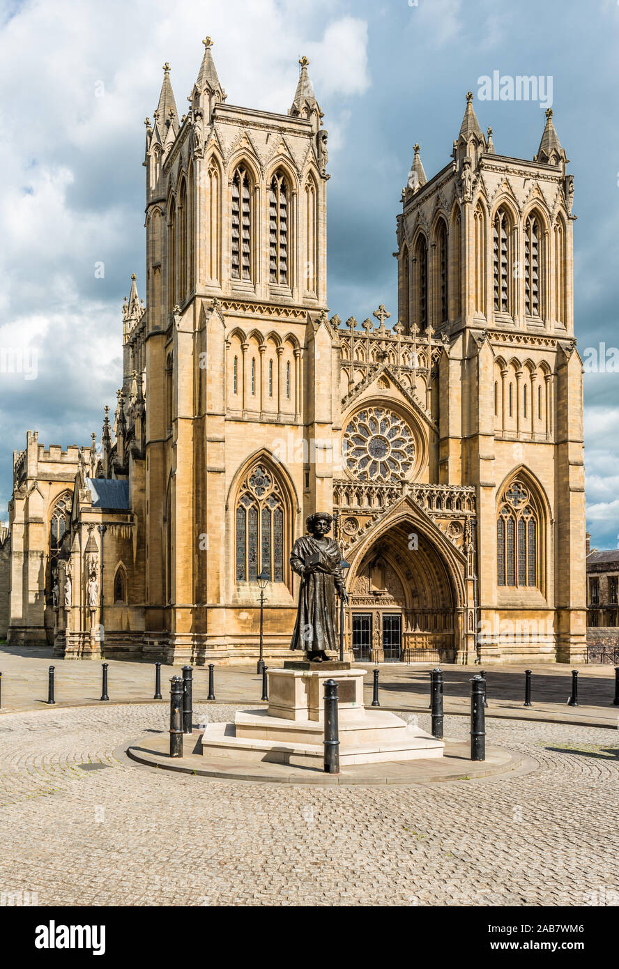 Mohun Ram Rajah Roy statue ci-dessous la cathédrale de Bristol (église cathédrale de la Sainte et indivisible Trinité), Bristol, Angleterre, Royaume-Uni, Europe Banque D'Images