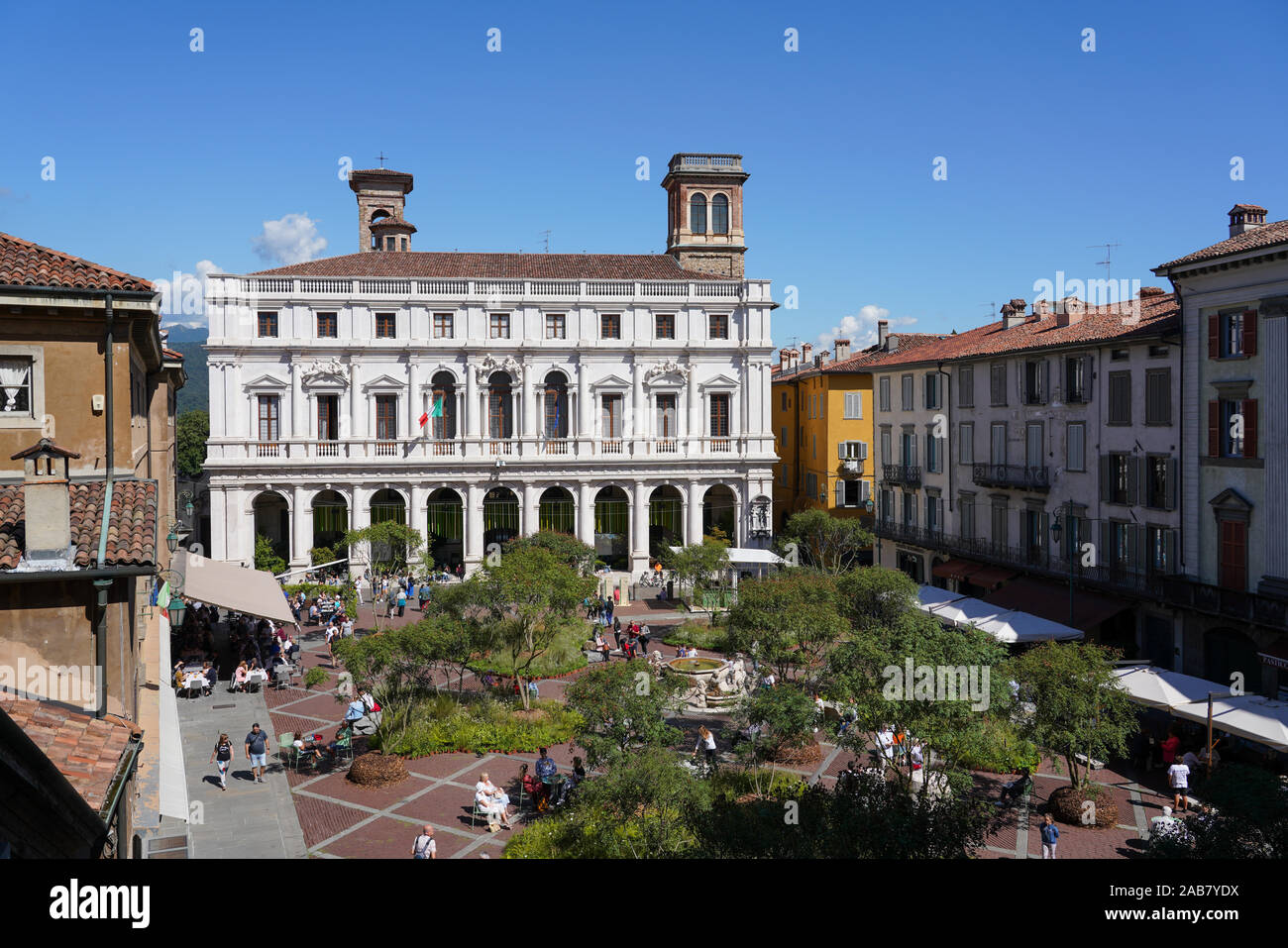 La vieille place et le nouveau palais de Bergame, siège actuel de la bibliothèque Municipal Angelo Mai, Bergame, Lombardie, Italie, Europe Banque D'Images