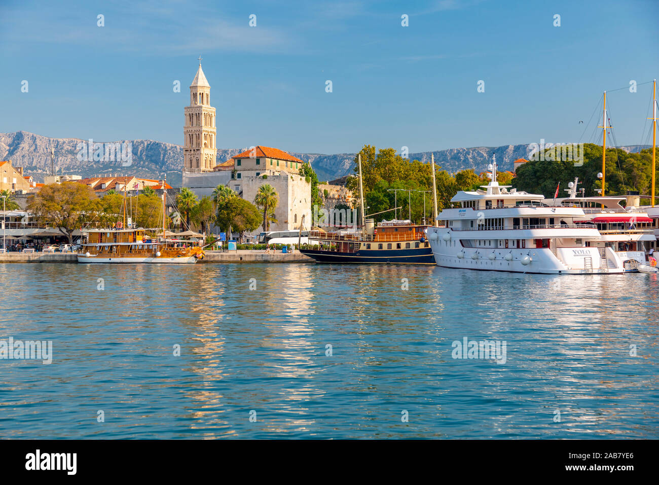 Port de Split avec de la cathédrale saint Domnius, Split, Croatie, la côte dalmate, Europe Banque D'Images