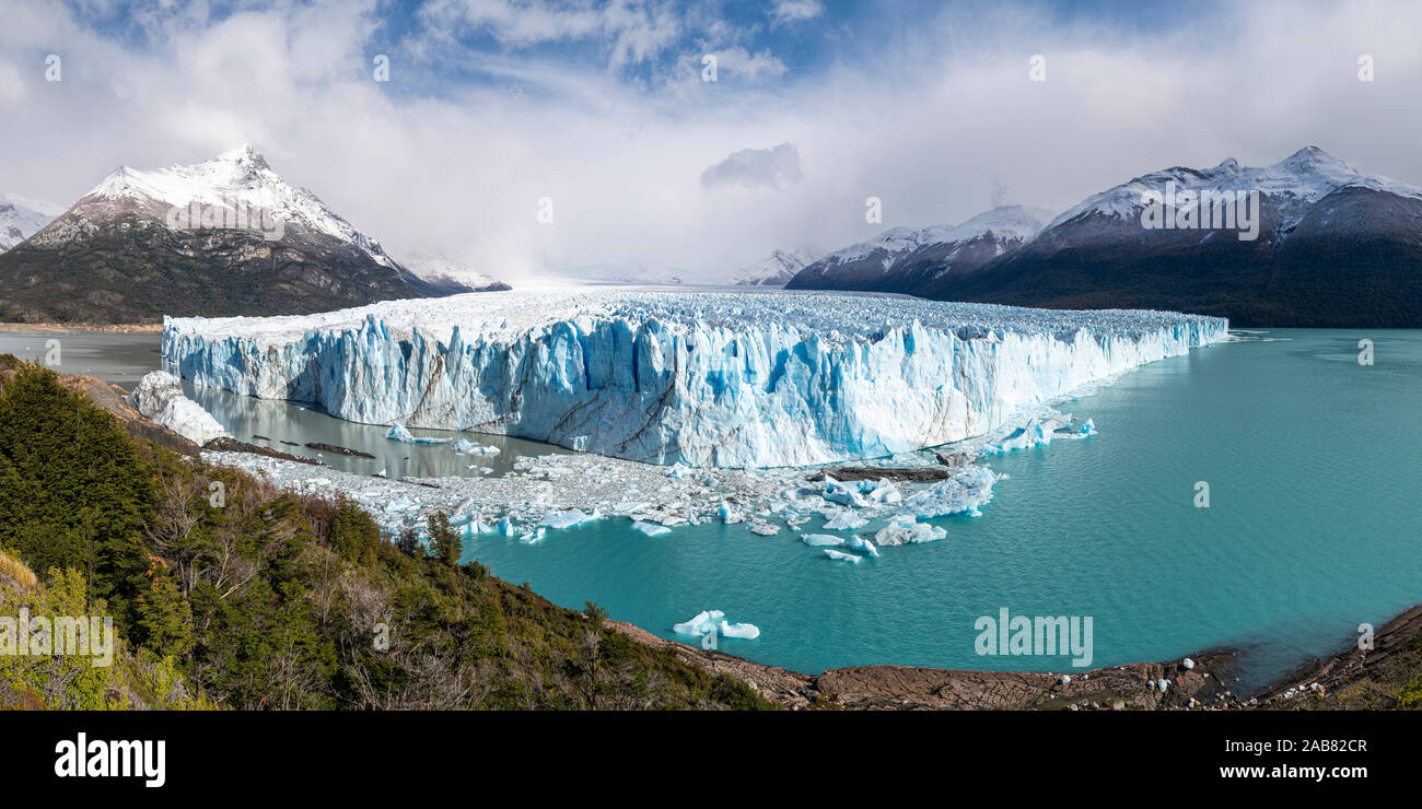 Extrémité sud du glacier Perito Moreno, Lago Argentino et les montagnes, le Parc National Los Glaciares, UNESCO, Santa Cruz, Argentine, Amérique du Sud Banque D'Images