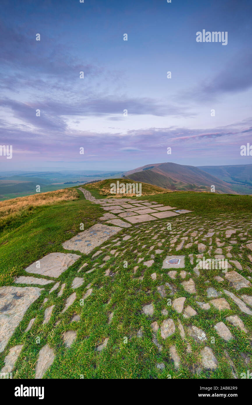 Rushup Edge vue de Mam Tor, sommet de la vallée de l'espoir, Edale, Peak District, Derbyshire, Angleterre, Royaume-Uni, Europe Banque D'Images