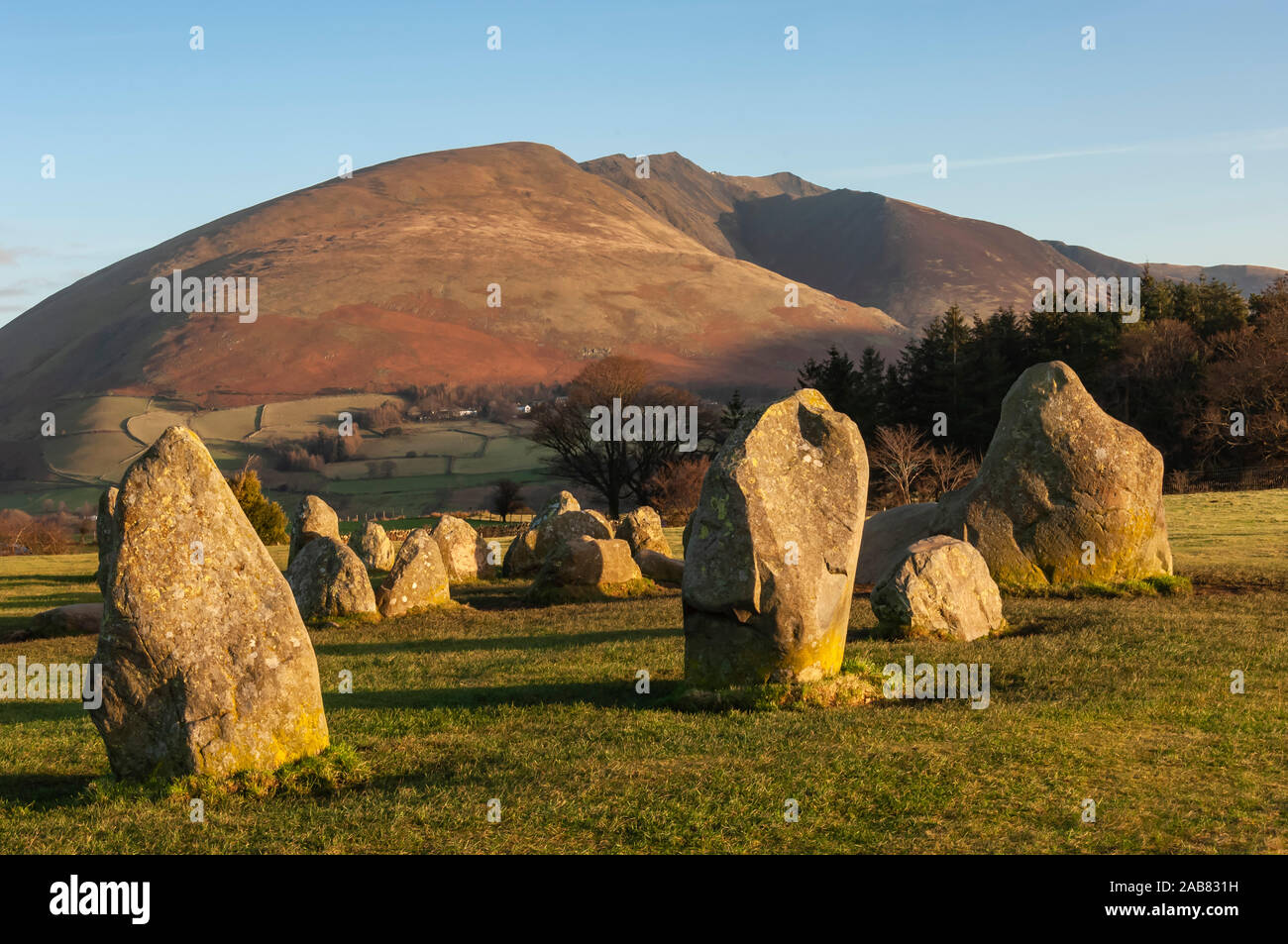 Cercle de pierres de Castlerigg, Saddleback (Blencathra) derrière, Keswick, Parc National de Lake District, l'UNESCO, Cumbria, Angleterre, Royaume-Uni, Europe Banque D'Images