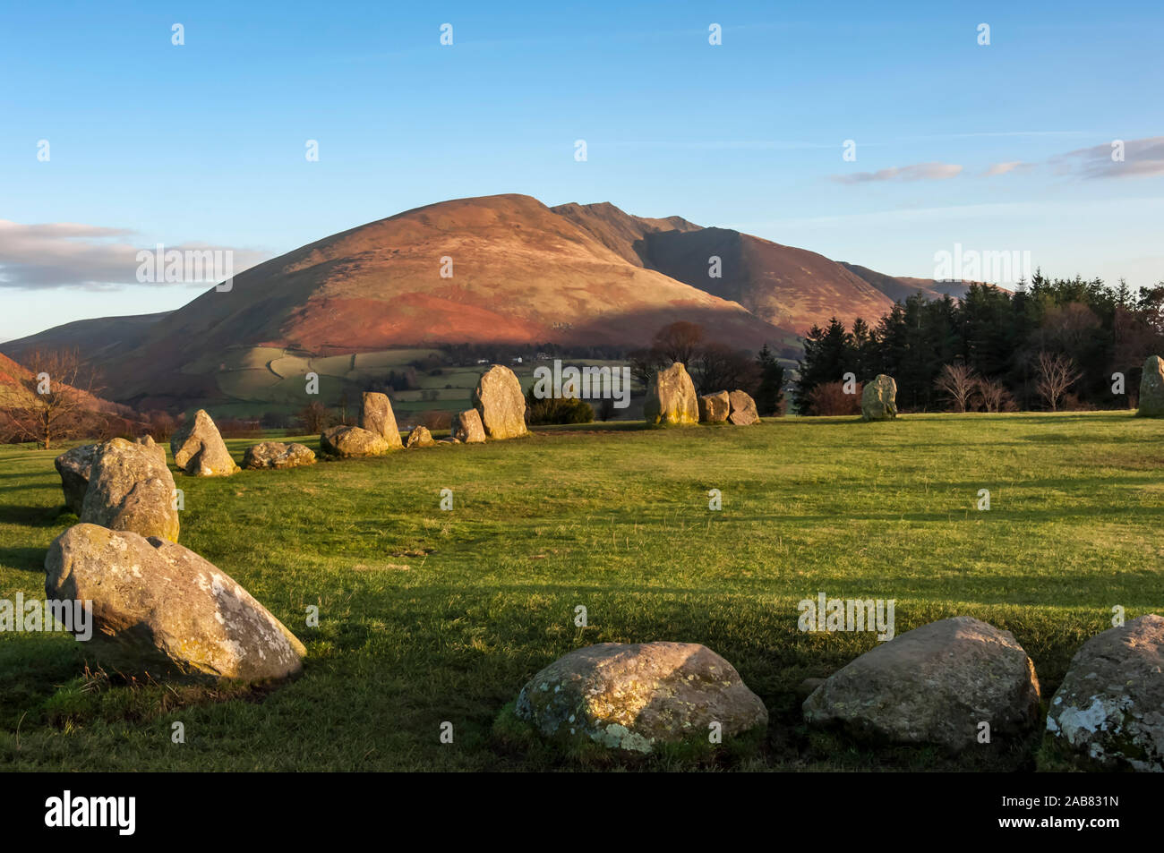 Cercle de pierres de Castlerigg, Saddleback (Blencathra) derrière, Keswick, Parc National de Lake District, l'UNESCO, Cumbria, Angleterre, Royaume-Uni, Europe Banque D'Images