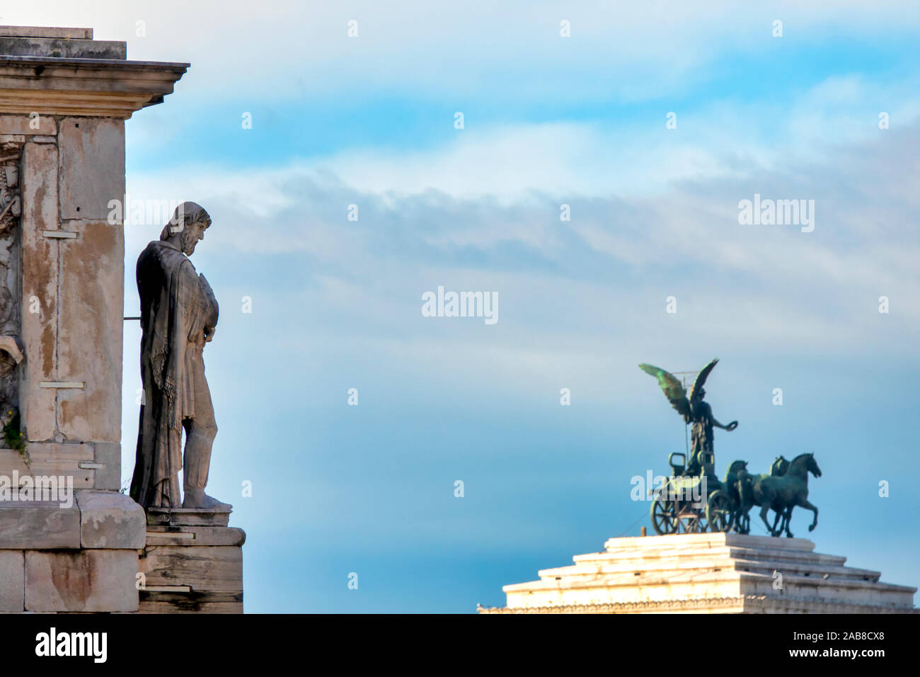 Statue de l'arc de Constantin et la déesse victoria le Vittoriano, Rome, Italie Banque D'Images