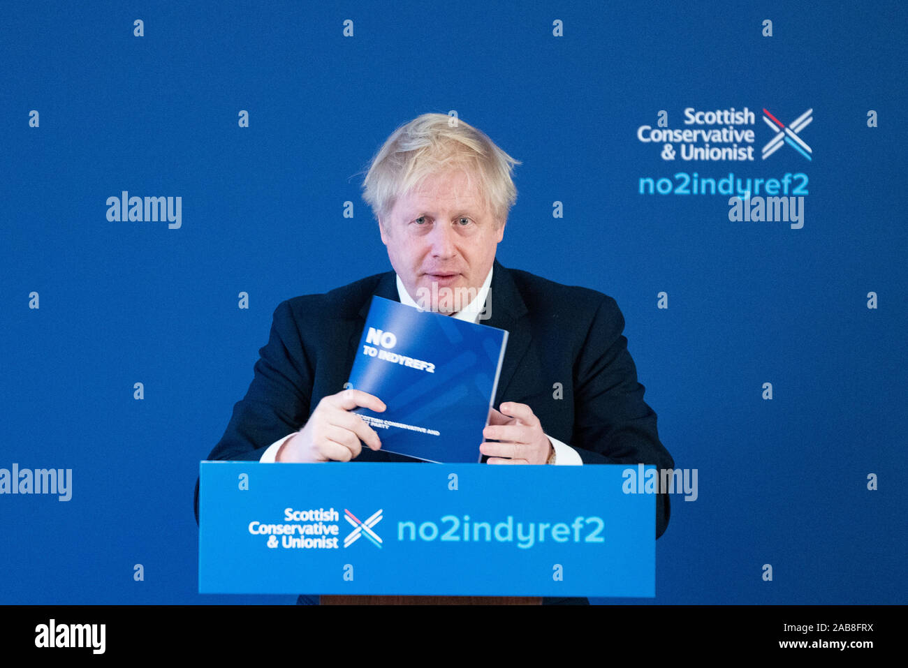 North Queensferry, Ecosse, Royaume-Uni. 26 novembre 2019. Premier ministre Boris Johnson au lancement de conservateurs écossais Manifeste des élections générales dans le Nord Queensferry aujourd'hui. L'objectif principal de manifeste est d'arrêter un second référendum sur l'indépendance écossaise. Iain Masterton/Alamy Live News. Banque D'Images
