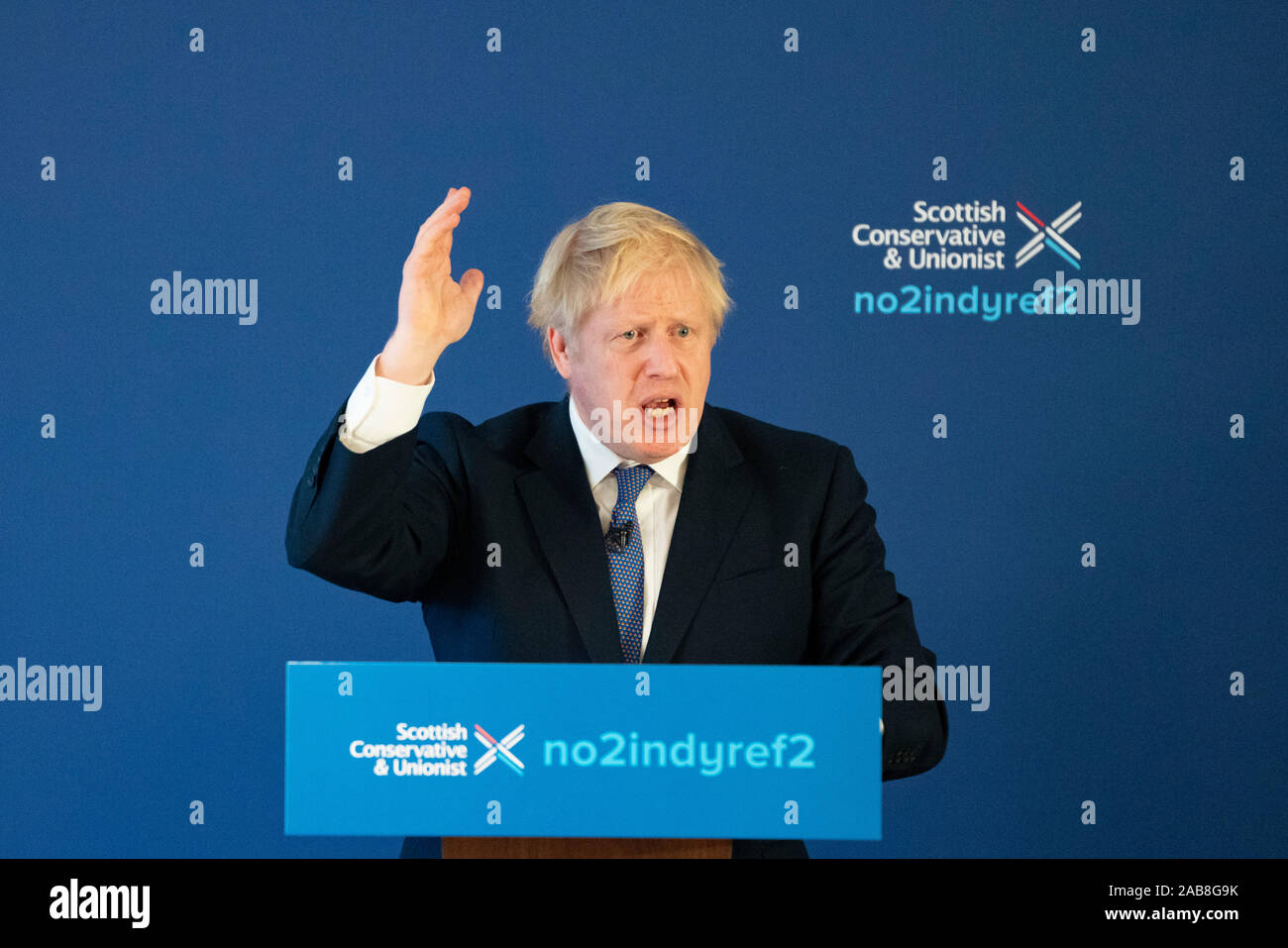 North Queensferry, Ecosse, Royaume-Uni. 26 novembre 2019. Premier ministre Boris Johnson au lancement de conservateurs écossais Manifeste des élections générales dans le Nord Queensferry aujourd'hui. L'objectif principal de manifeste est d'arrêter un second référendum sur l'indépendance écossaise. Iain Masterton/Alamy Live News. Banque D'Images