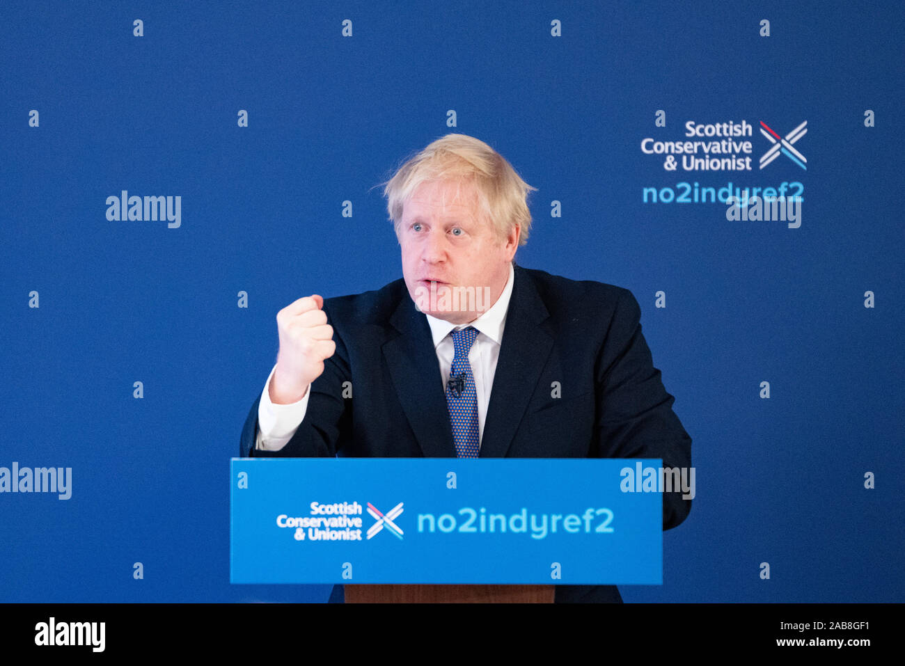 North Queensferry, Ecosse, Royaume-Uni. 26 novembre 2019. Premier ministre Boris Johnson au lancement de conservateurs écossais Manifeste des élections générales dans le Nord Queensferry aujourd'hui. L'objectif principal de manifeste est d'arrêter un second référendum sur l'indépendance écossaise. Iain Masterton/Alamy Live News. Banque D'Images