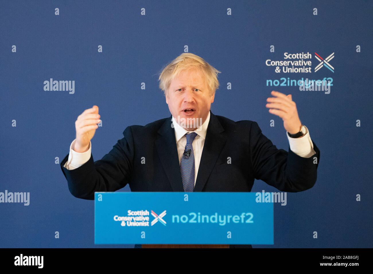 North Queensferry, Ecosse, Royaume-Uni. 26 novembre 2019. Premier ministre Boris Johnson au lancement de conservateurs écossais Manifeste des élections générales dans le Nord Queensferry aujourd'hui. L'objectif principal de manifeste est d'arrêter un second référendum sur l'indépendance écossaise. Iain Masterton/Alamy Live News. Banque D'Images