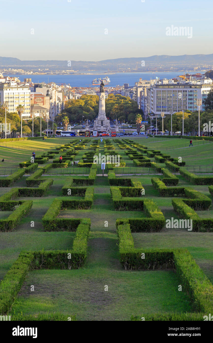 Le Parc Eduardo VII, le Parque Eduardo VII vers la Place Marquês de Pombal et la lointaine Tage, Lisbonne, Portugal. Banque D'Images