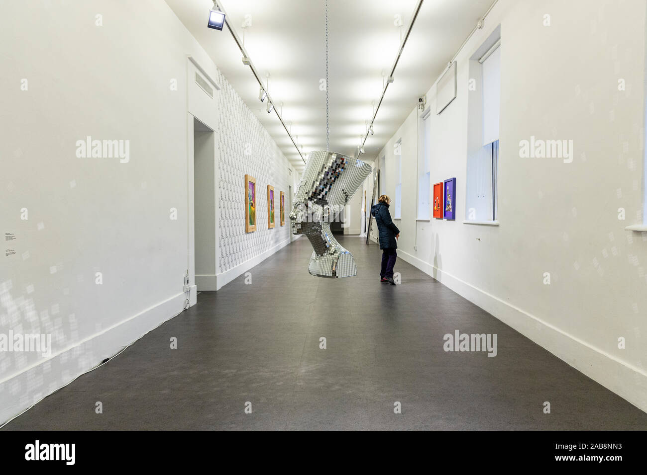 Erizku Awol artwork, Nefertiti Miles Davis, accroché dans le couloir à l'exposition à l'IMMA, désir de l'hôpital de Kilmainham, Dublin, Irlande Banque D'Images