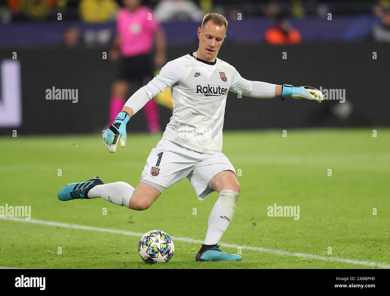 Firo : 17.09.2019 Football, Ligue des champions 2019/2020 BVB Borussia Dortmund - FC Barcelona 0-0, Marc-André ter Stegen, simple action | dans le monde d'utilisation Banque D'Images