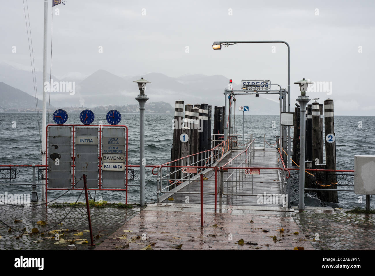 Pier Navigation fermés en raison des inondations, Stresa, Lac Majeur, Novembre 2019 Banque D'Images