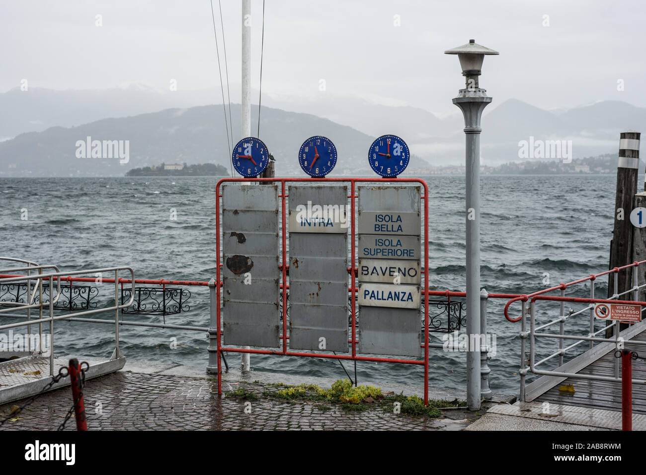 Pier Navigation fermés en raison des inondations, Stresa, Lac Majeur, Novembre 2019 Banque D'Images