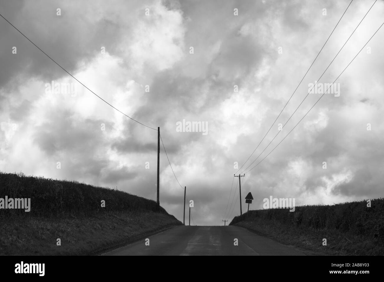 Country Lane et le ciel Banque D'Images