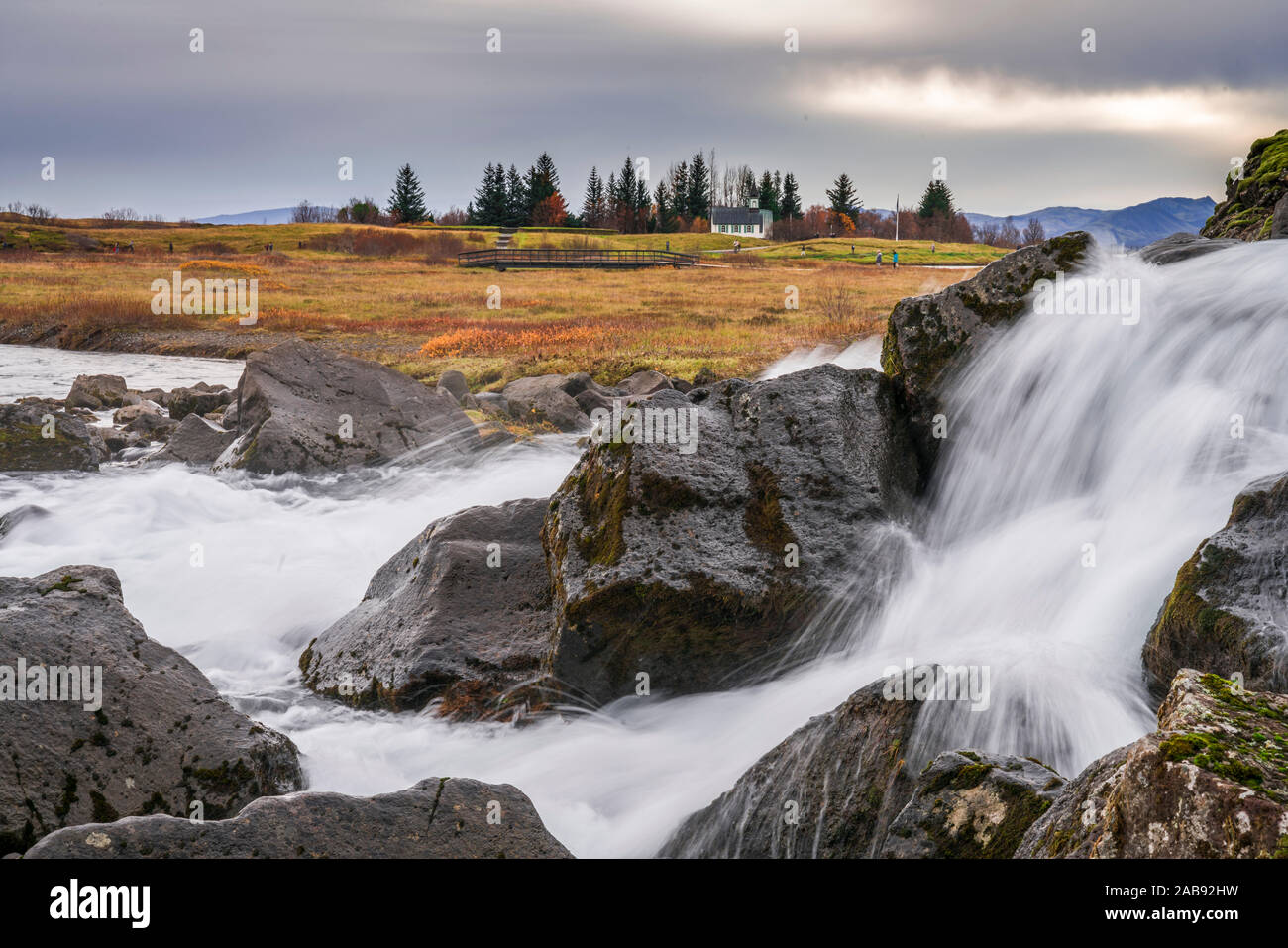 L'eau se précipiter, Oxara river, le Parc National de Thingvellir, Islande. Unesco World Heritage Site. Banque D'Images