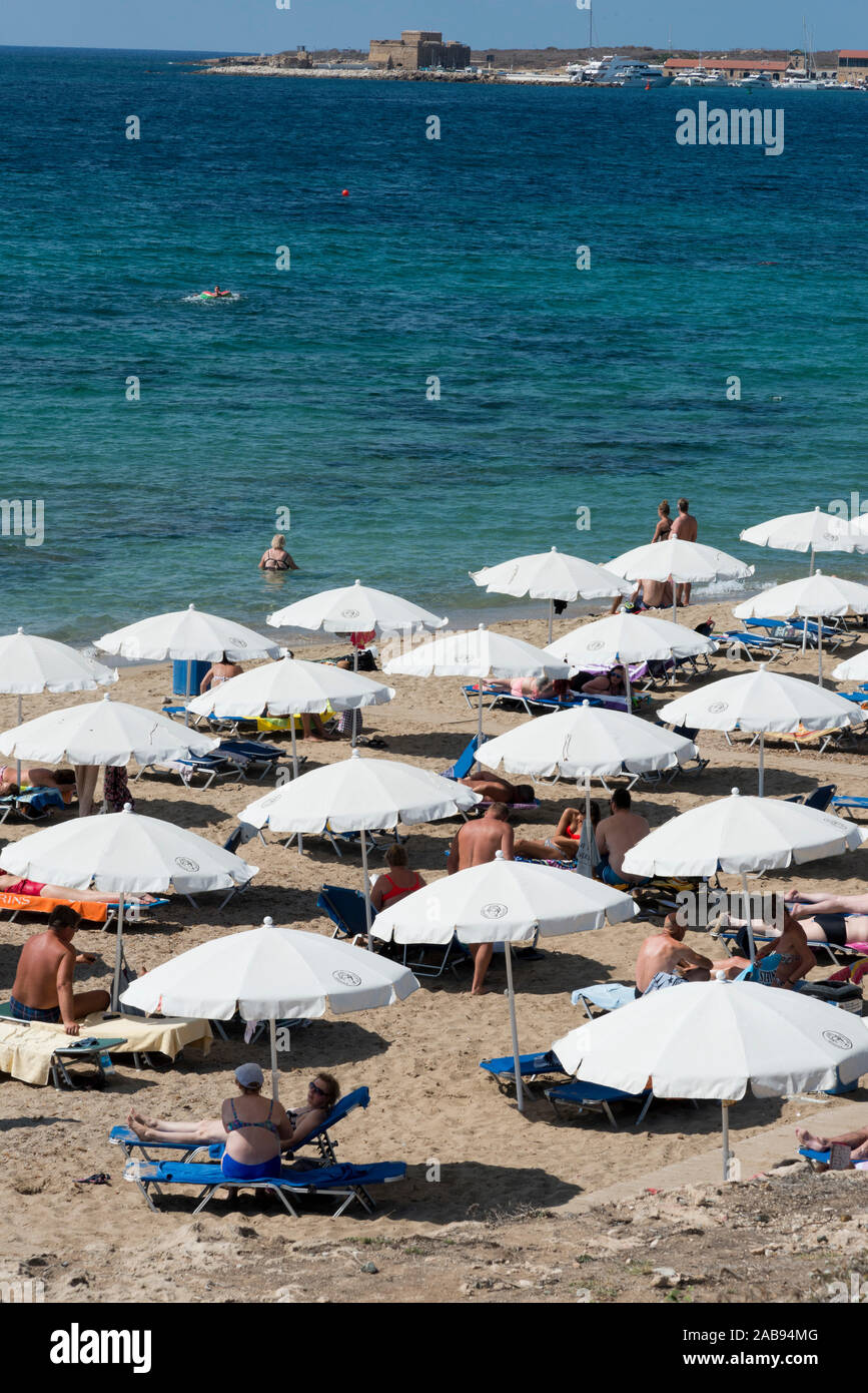 En regardant vers le port de Paphos, Chypre Banque D'Images