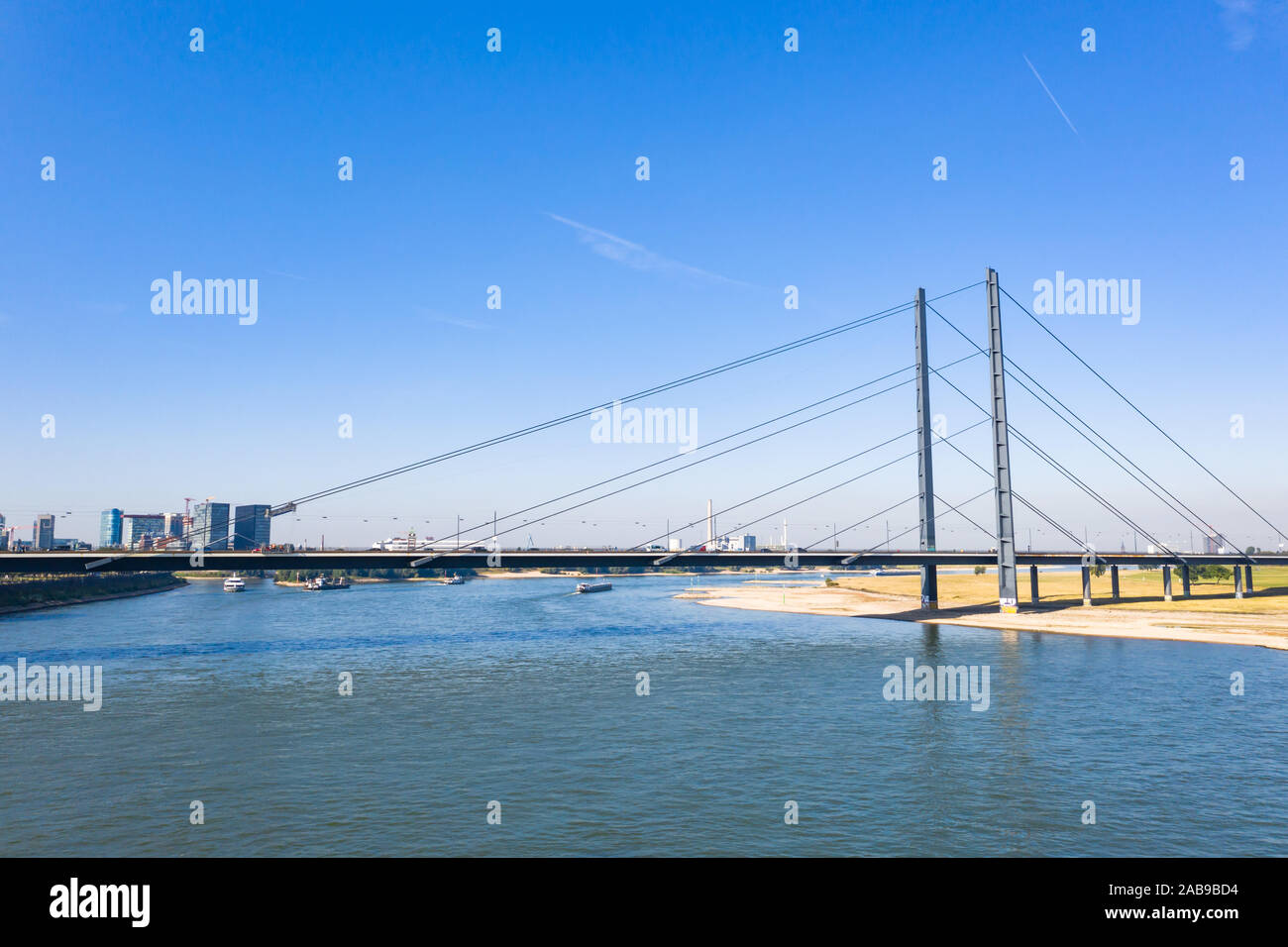 Rheinkniebrücke à Düsseldorf - Allemagne Banque D'Images