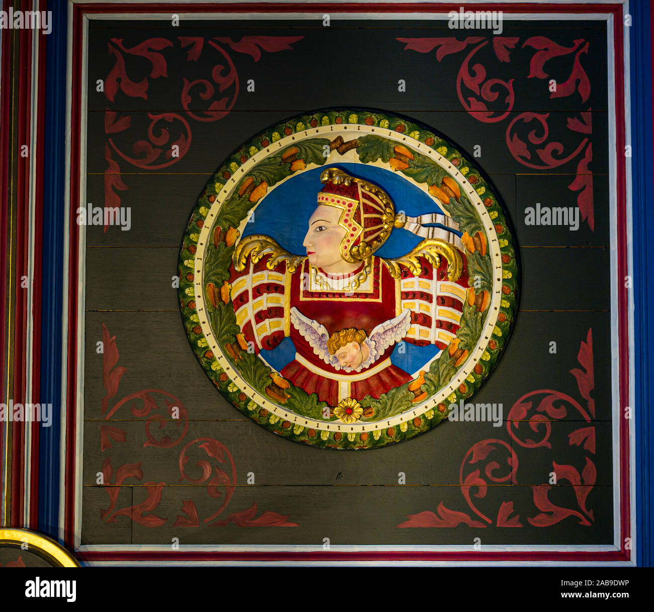Motif de Royal Scottish reine sculpture sur bois coloré décoration de plafond, l'intérieur du palais, le château de Stirling, Scotland, UK Banque D'Images