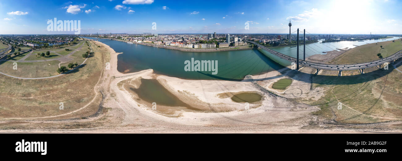 Rheinkniebrücke à Düsseldorf - Allemagne Banque D'Images