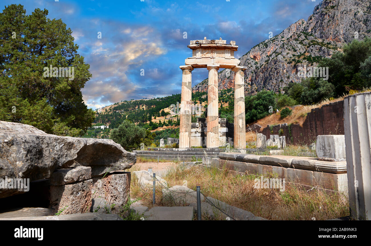 La Tholos Delphi circulaire temple avec des colonnes doriques, 380 BC, sanctuaire d'Athéna Pronaia, Site archéologique de Delphes, Grèce Banque D'Images