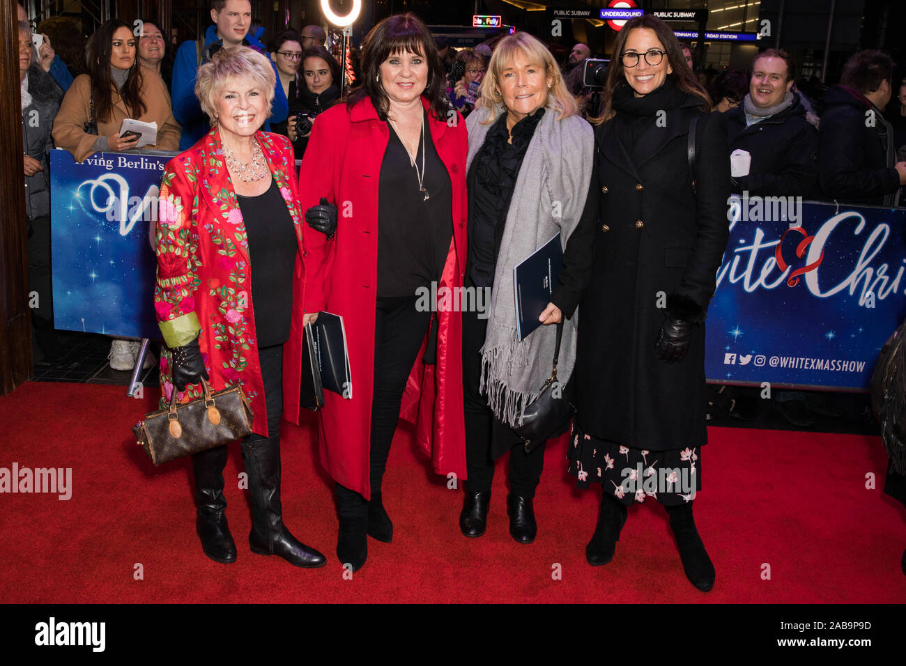 Londres, Royaume-Uni, le 25 novembre 2019:Gloria Hunniford, Coleen Nolan, Linda Robson et Andrea McLean assister à la presse musicale de Noël blanc nuit au Dominion Theatre. Banque D'Images