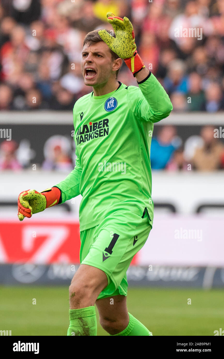 STUTTGART, ALLEMAGNE - le 24 novembre : gardien Benjamin Uphoff (Karlsruher SC) au Football, 2. Bundesliga 2019/2020 - Le VfB Stuttgart v Karlsruher SC à la Mercedes-Benz Arena le 24 novembre 2019 à Stuttgart, Allemagne. Banque D'Images