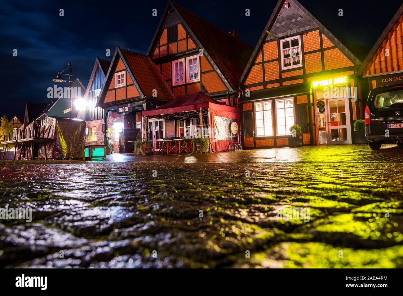 Soltau, Allemagne - le 12 novembre 2019. L'architecture allemande traditionnelle dans la nuit Banque D'Images