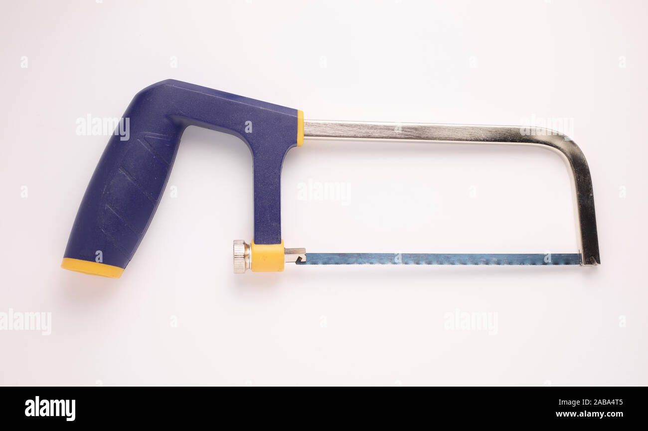 Scie à métaux Junior sur un fond blanc Banque D'Images