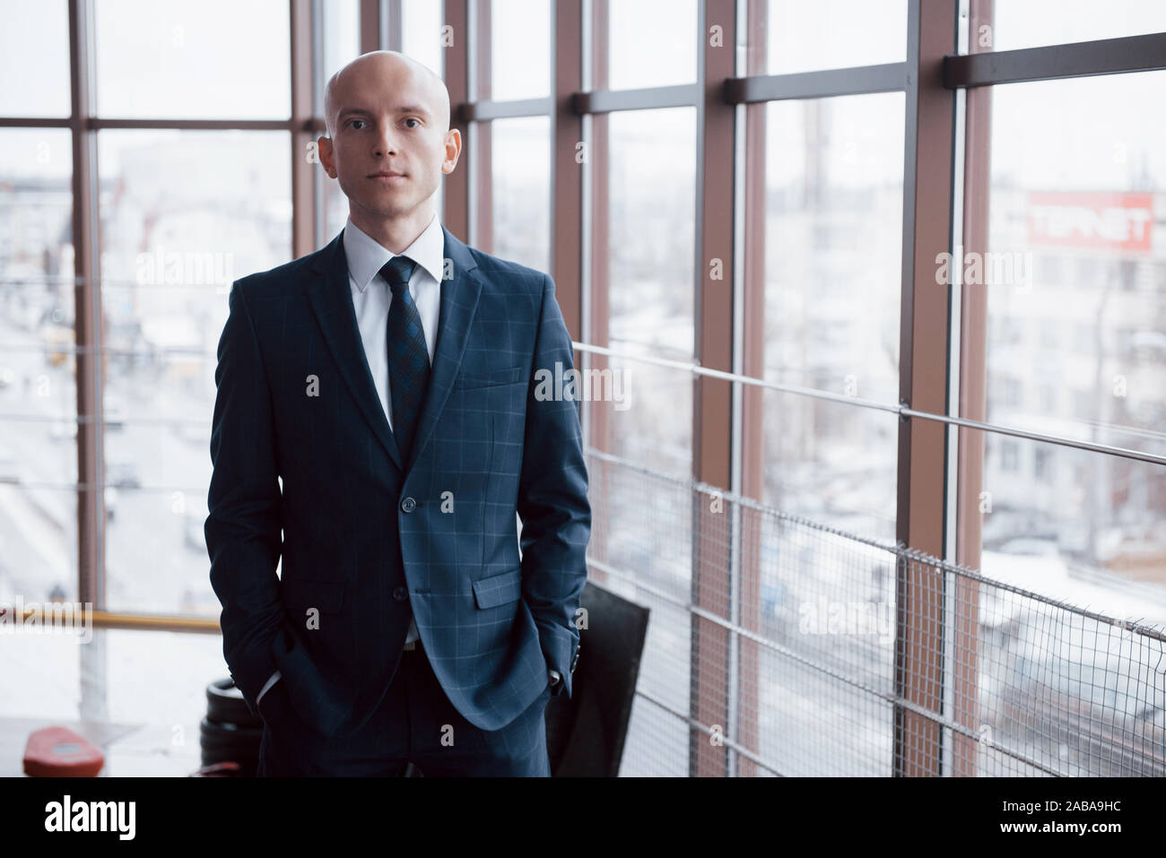 Portrait of a young businessman in office Banque D'Images