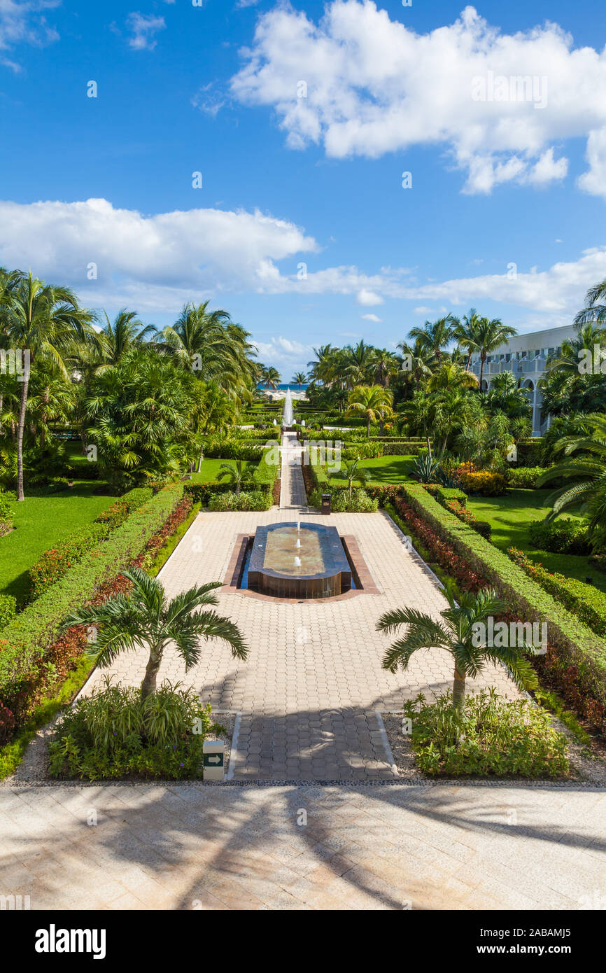 Jardin central de la Dreams Tulum Resort sur la côte de la Riviera Maya Mexique Banque D'Images Jardin central de la Dreams Tulum Resort sur la côte de la Riviera Maya Mexique Banque D'Images