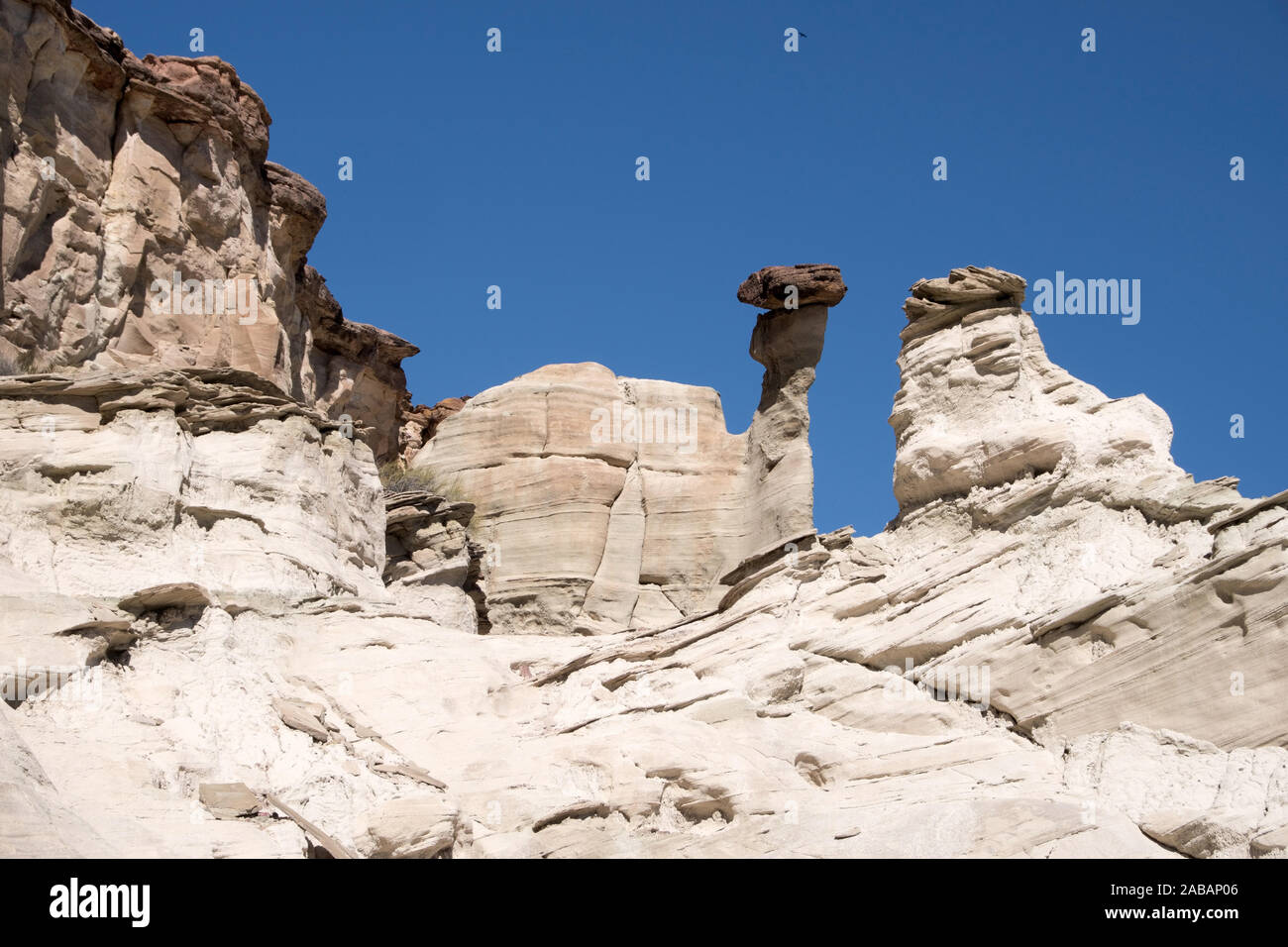 Wahweap Hoodoos (Weisse Geister) dans l'Utah, USA, ist eine Gruppe von und Spitzen balancierenden Felsen aus Sandstein weissem. Banque D'Images