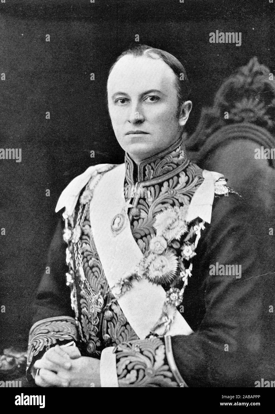 Portrait en demi-teinte de George Nathaniel Curzon, 1er marquis Curzon de Kedleston, KG, GCSI, GCIE, PC, FBA (1859 - 1925), le titre de Lord Curzon de Kedleston entre 1898 et 1911, et comme Earl Curzon de Kedleston entre 1911 et 1921, et fut connu communément sous le nom de Lord Curzon, était un homme politique conservateur britannique qui a servi comme vice-roi des Indes de 1899 à 1905 Banque D'Images