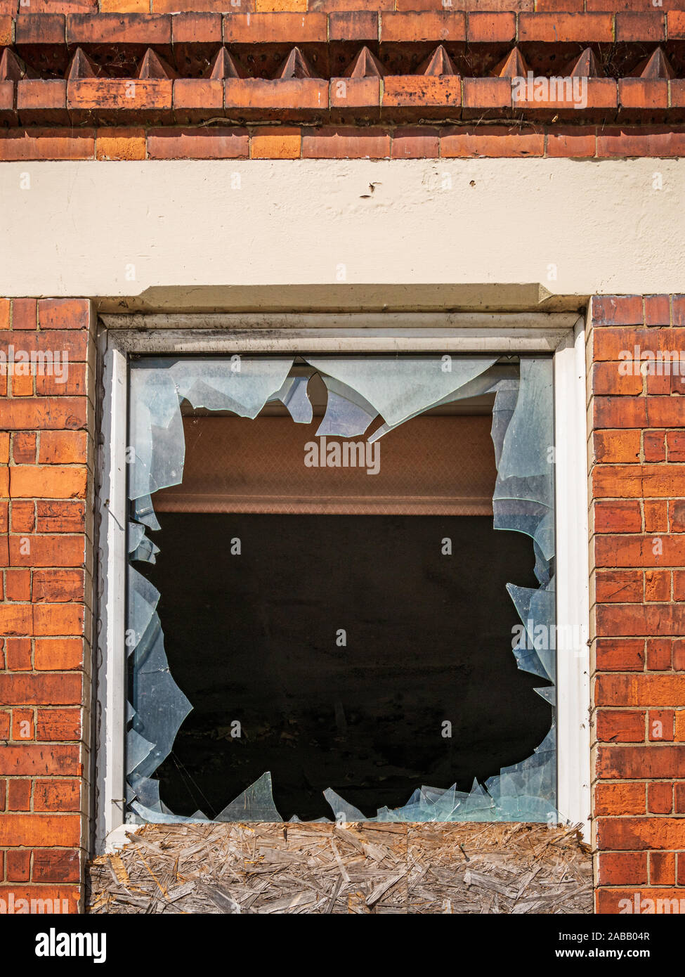 Sutton Bridge, Lincolnshire, Angleterre, Royaume-Uni - 26 Avril 2019 : Le reste à l'abandon de l'hôtel Bridge Banque D'Images