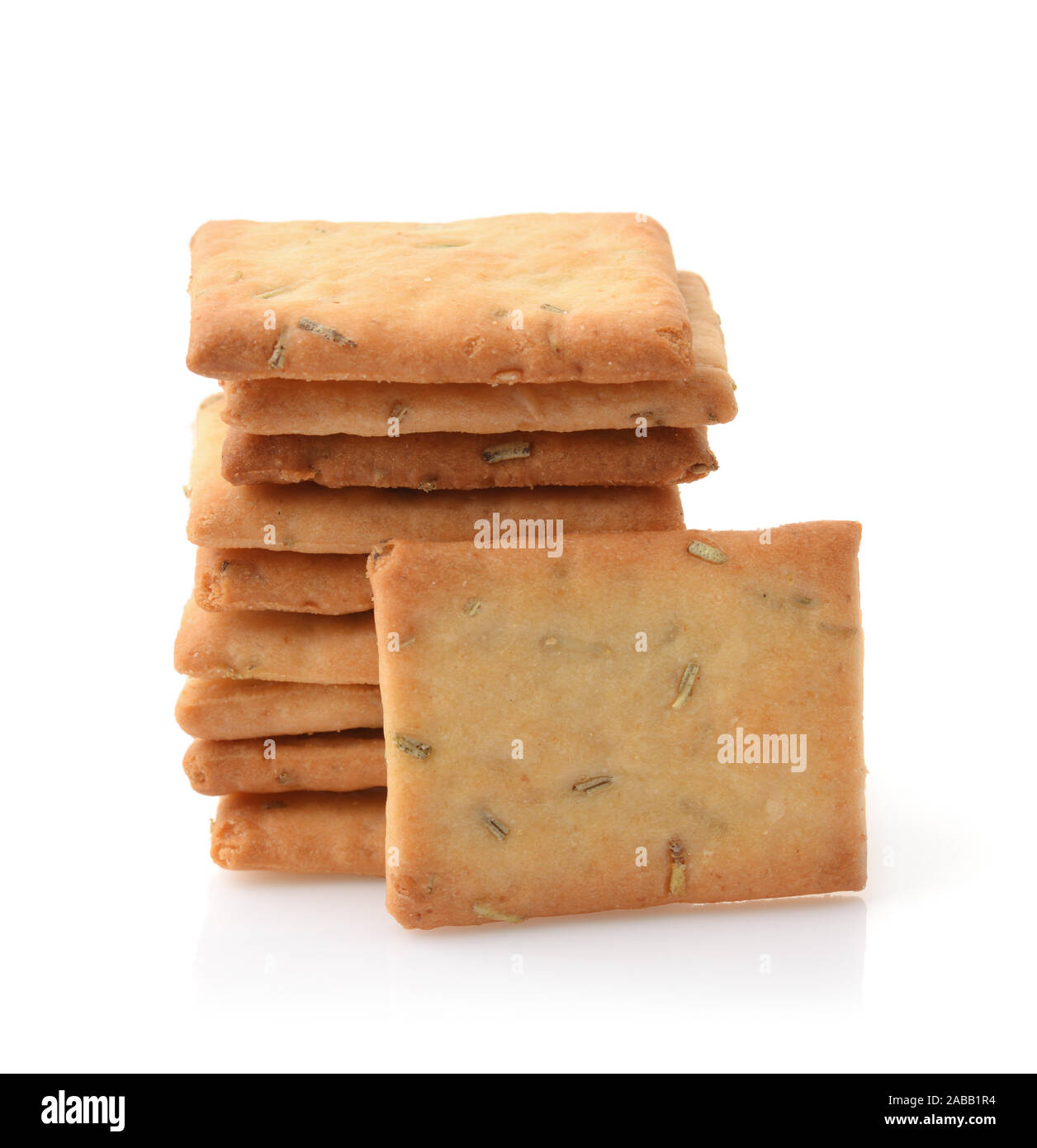Pile de l'ail, le romarin et le sel de mer crackers isolated on white Banque D'Images