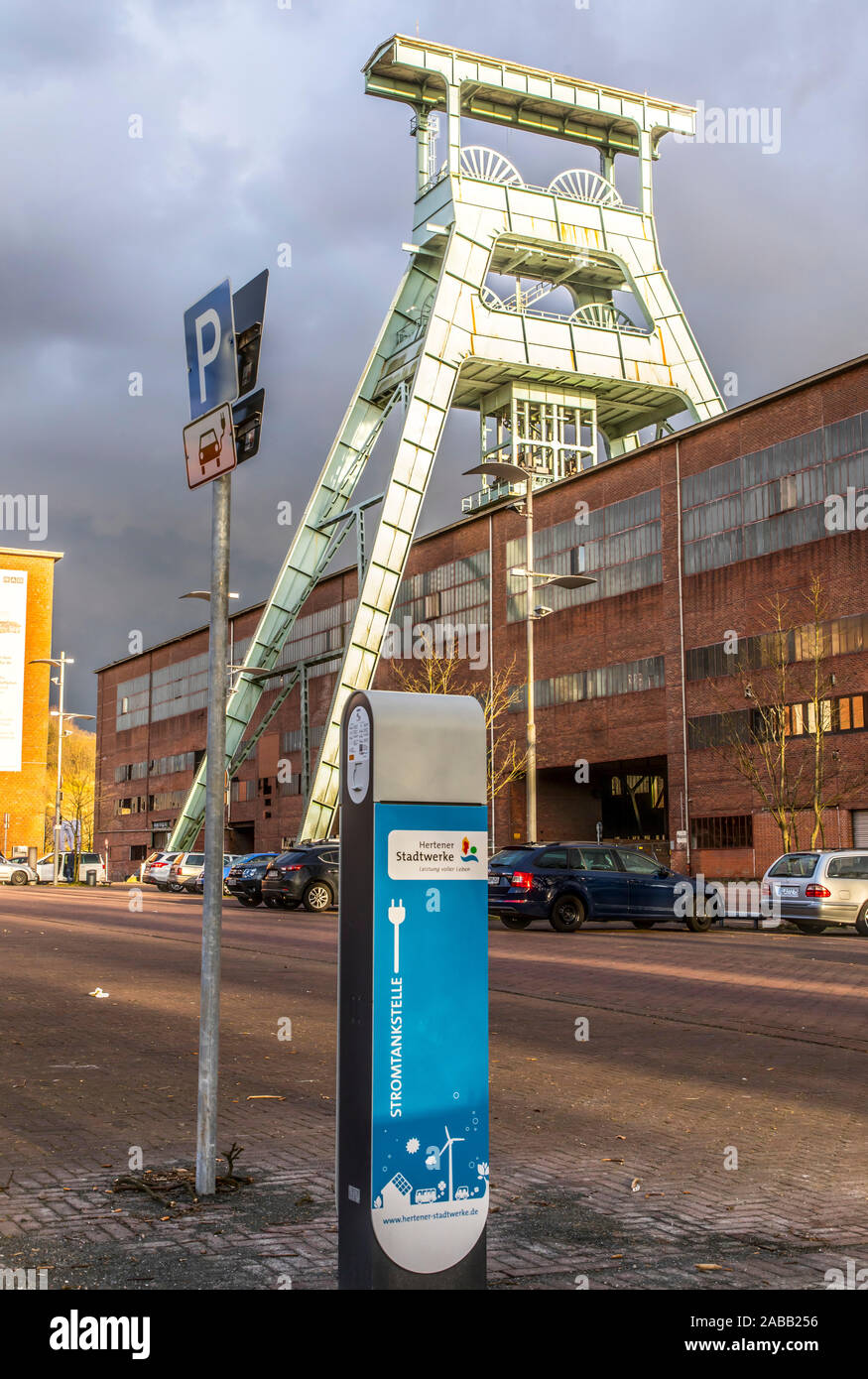 Tréteau Double bâti au-dessus de la fosse 7 de l'arbre de la mine désaffectée Ewald à Herten, station de charge pour voitures électriques, Herten public municipal, Banque D'Images